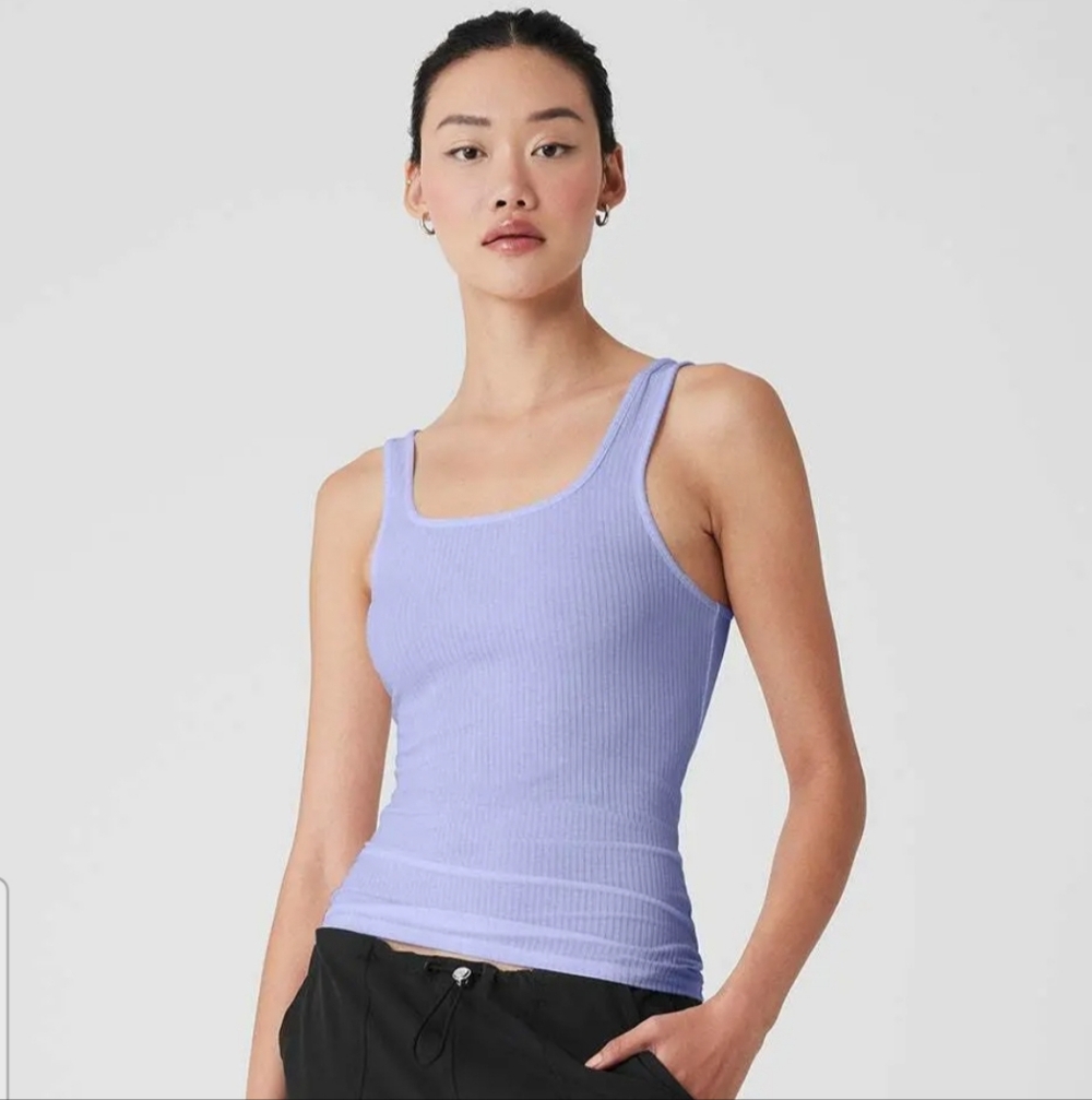 ALO YOGA Ribbed Sea Coast Scoop Neck Tank Top - Lilac Blue